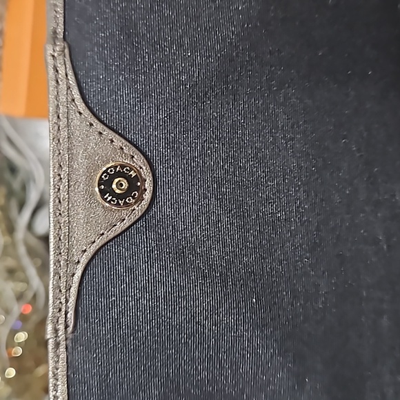 COACH Ashley Wristlet EUC - Picture 9 of 11